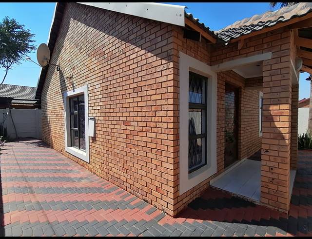 2 BEDROOM FREESTANDING FOR SALE IN KANANA